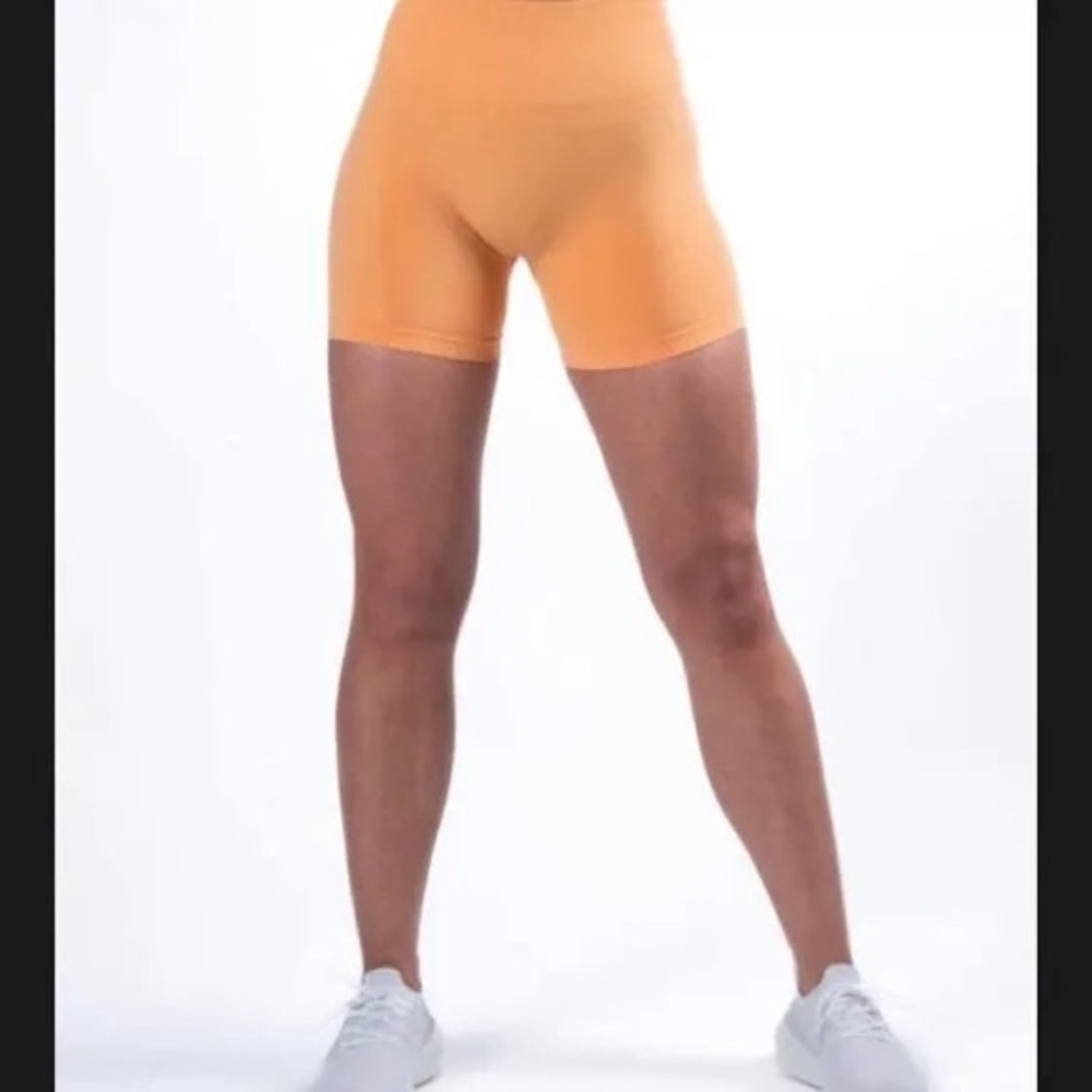ALPHALETE AMPLIFY SHORTS - ORANGE - SMALL